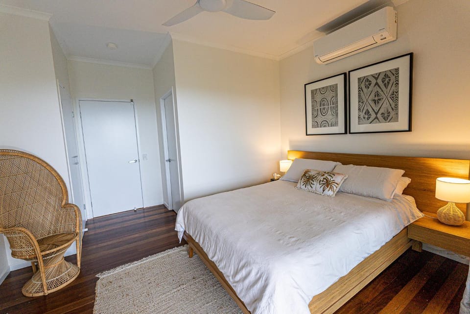 Bed, Photo of the whole room, Bedroom, air conditioner