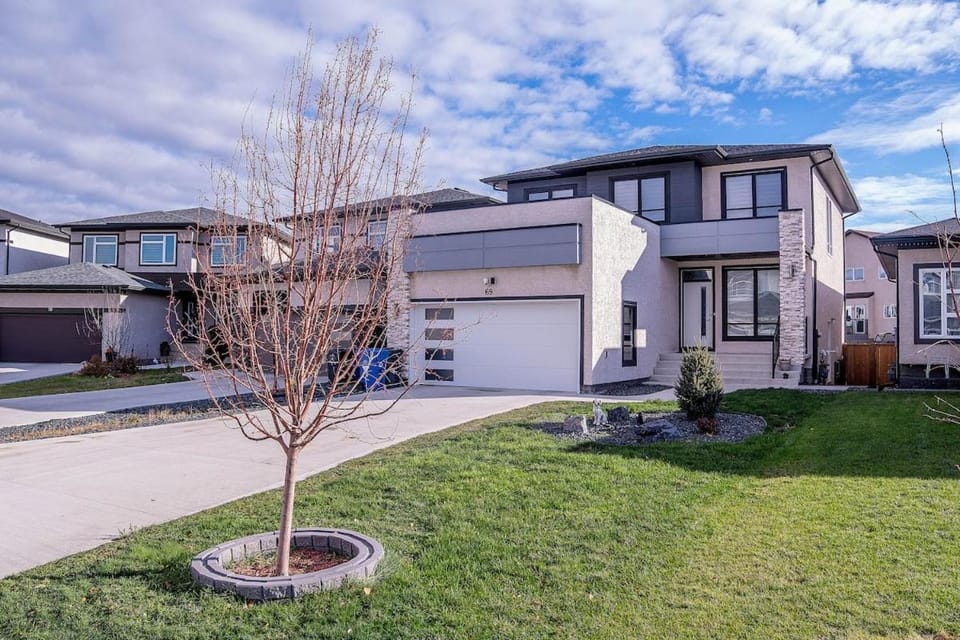 Beautiful Brand New 2BR Suite with Private Entrance and free on-site parking House in Winnipeg