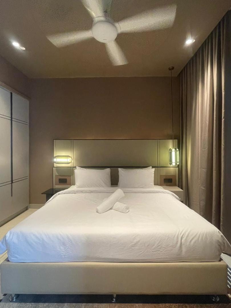 Luxury Executive Suite Antara by Enigma 2BR, High Floor with Bathtub Lvl 47 Apartment in Selangor, Malaysia