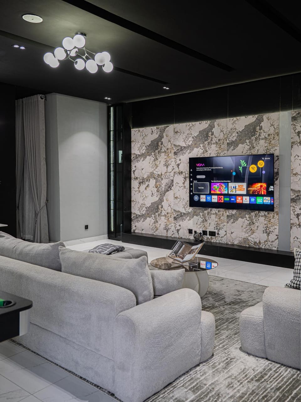Communal lounge/ TV room, TV and multimedia, Living room, Seating area, Evening entertainment