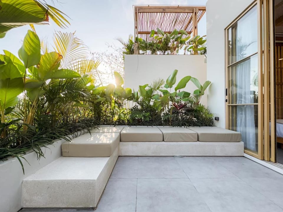 Casa Uluwatu Modern Getaway with Rooftop View Villa in Bali