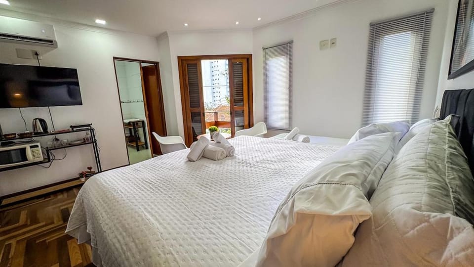 Bed, TV and multimedia, Kitchen or kitchenette, Photo of the whole room, Bedroom, minibar, towels