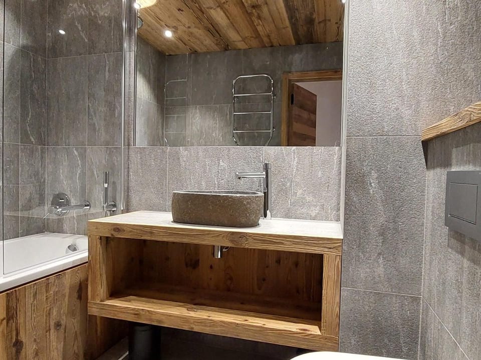 Appartement d'exception avec cheminée et home cinéma à Val-d'Isère - FR-1-694-442 Apartment in Val dIsere