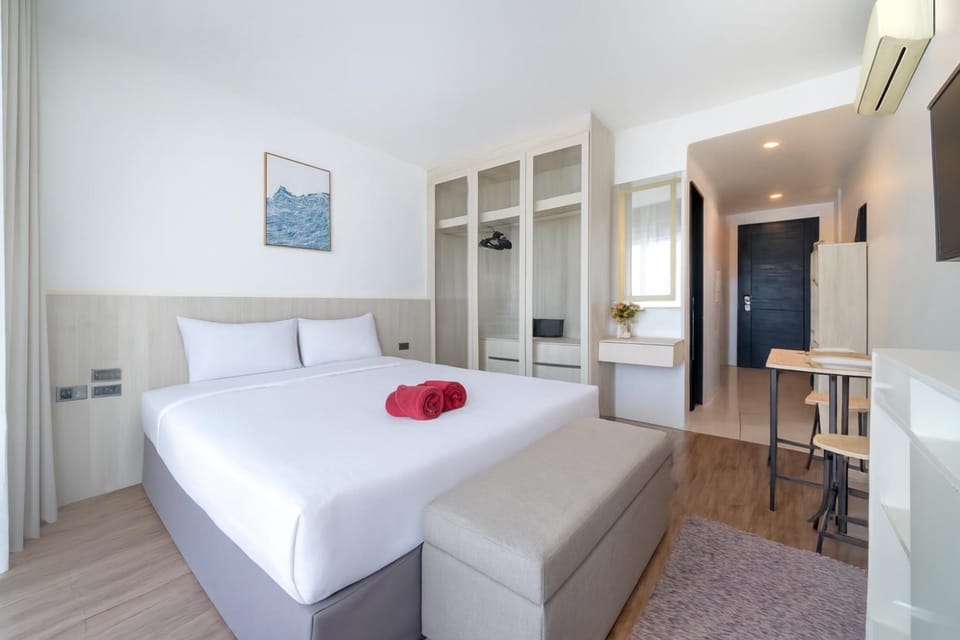 TV and multimedia, Bedroom, hair dresser, wardrobe