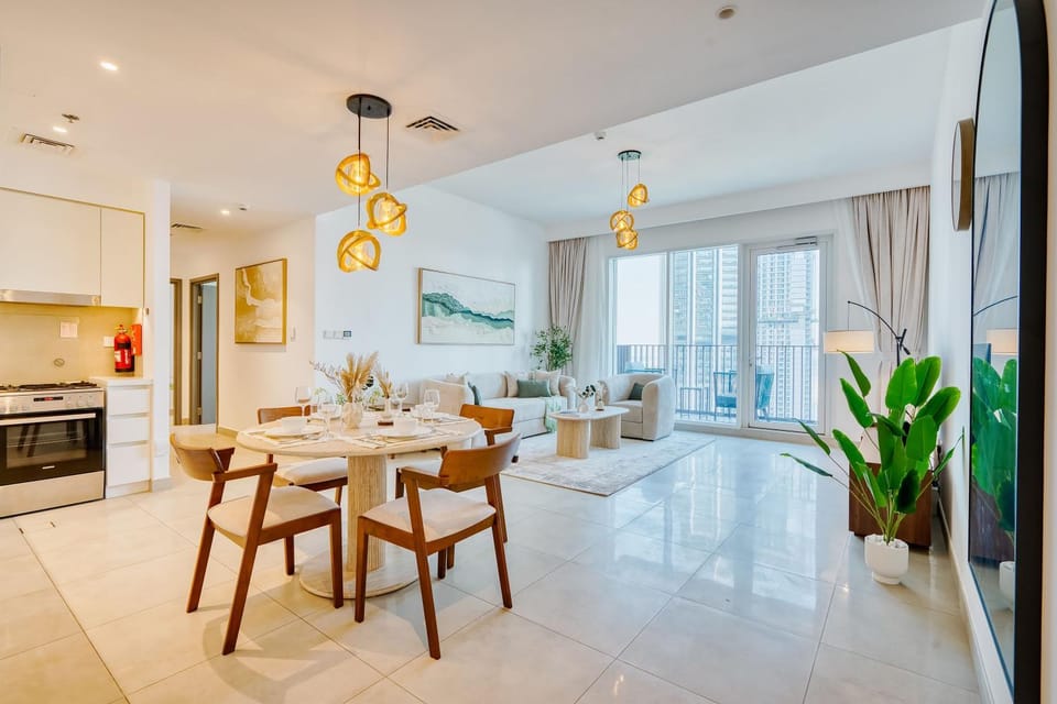 Kitchen or kitchenette, Living room, Seating area, Dining area, stove