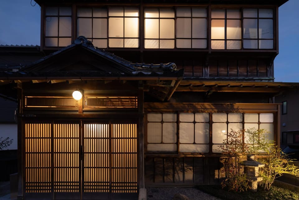 Property building, Facade/entrance, Night