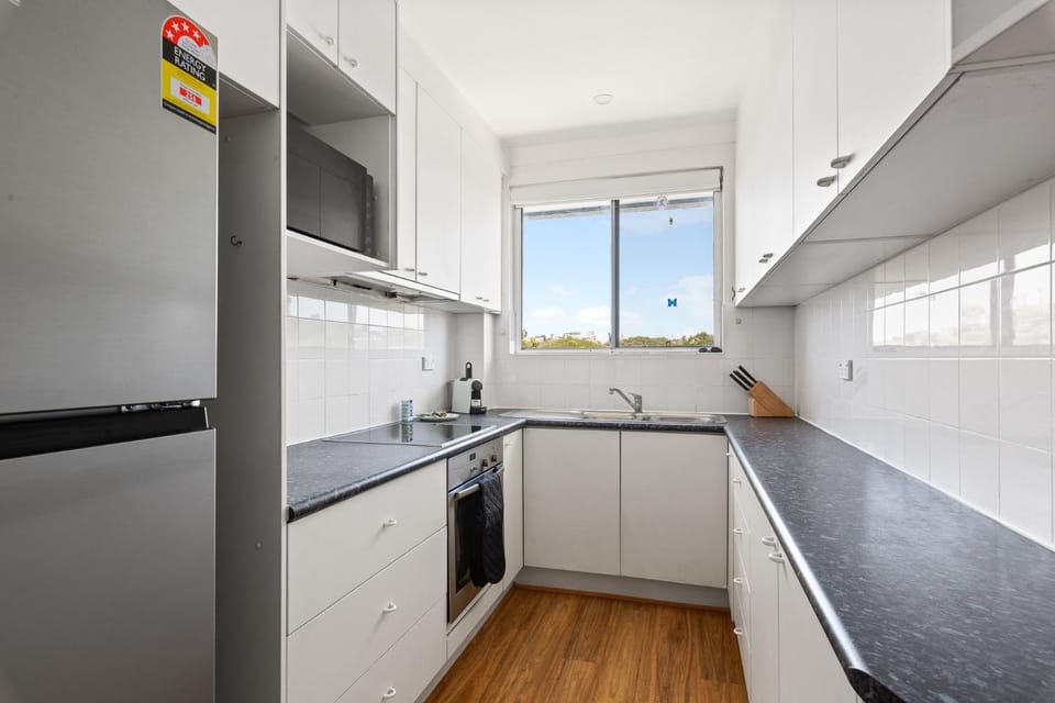 Bright 3-Bed Apartment Near Coogee Beach Apartment in Sydney