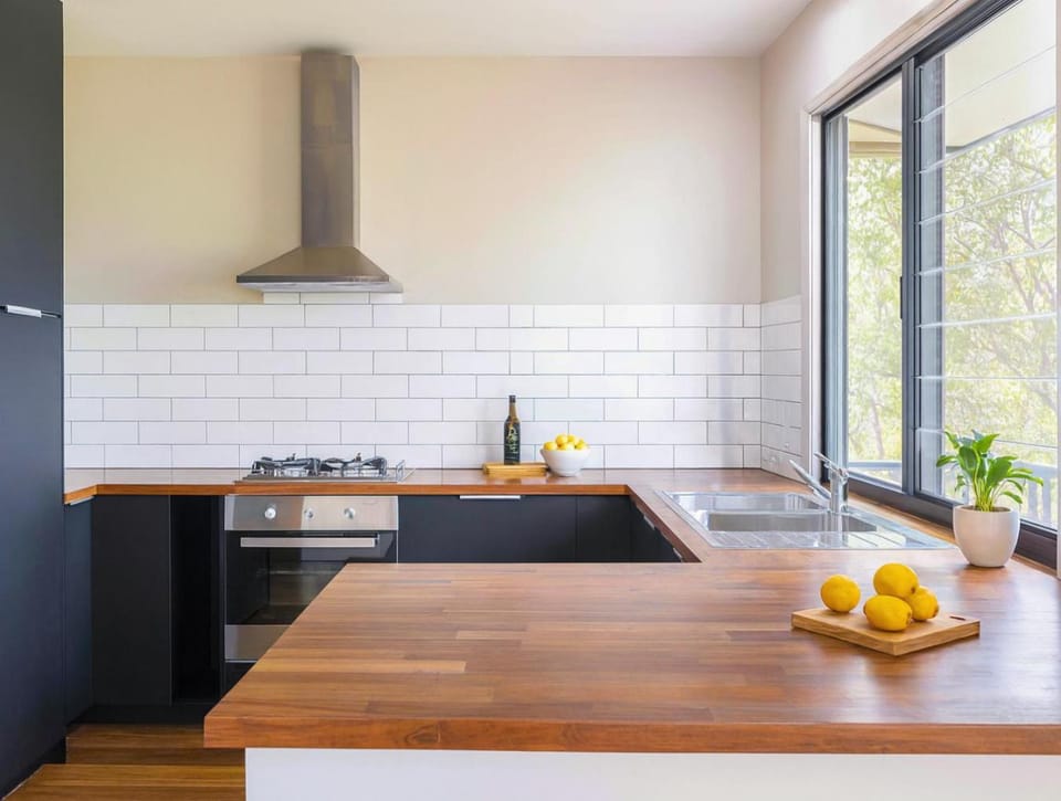 Kitchen or kitchenette, Dining area, stove