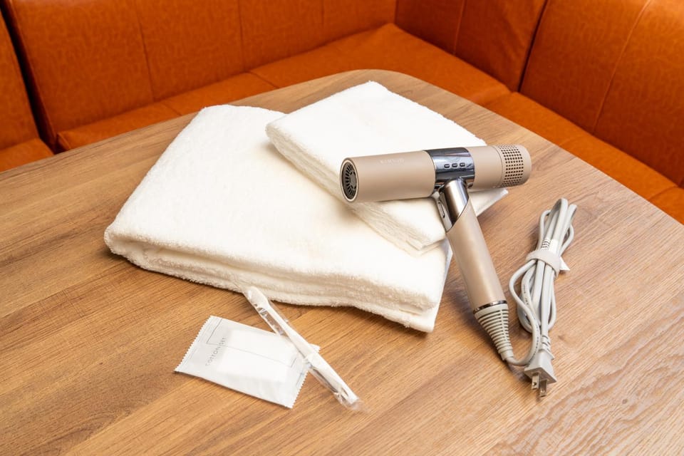 hair dryier, towels