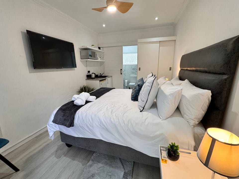 55 Albatross B&B Bed and Breakfast in Sandton