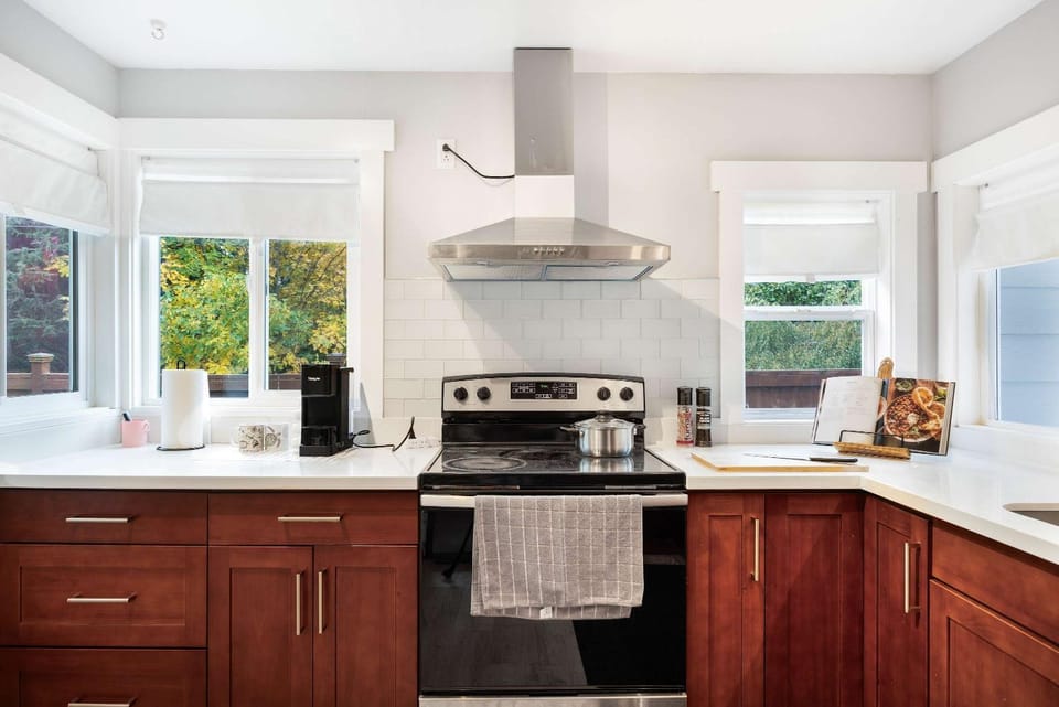 Modern 2BR Home in Ravenna Near UW Green Lake House in Seattle