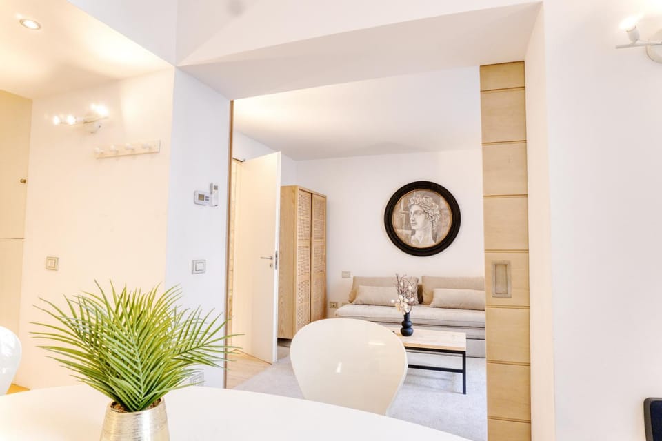 San Babila Elegant Duplex - Milano Design District Apartment in Milan