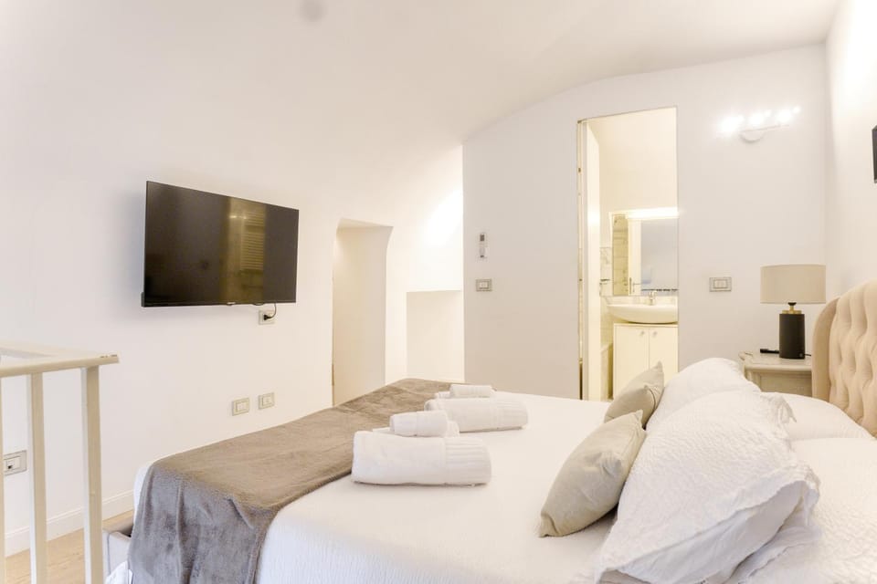 San Babila Elegant Duplex - Milano Design District Apartment in Milan