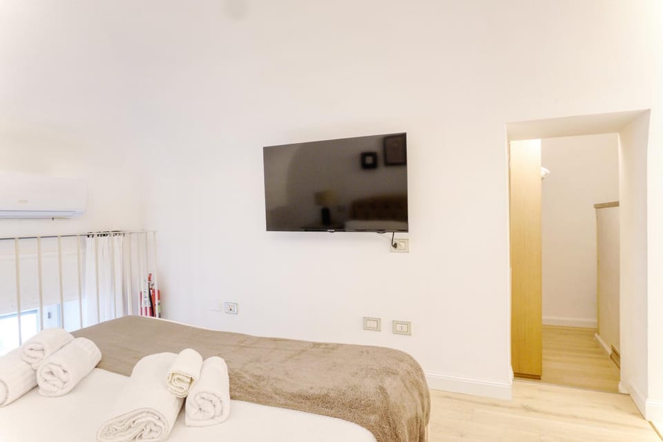 San Babila Elegant Duplex - Milano Design District Apartment in Milan
