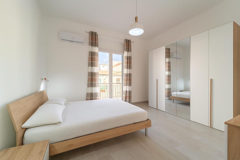 Bed, Photo of the whole room, Bedroom, wardrobe, air conditioner
