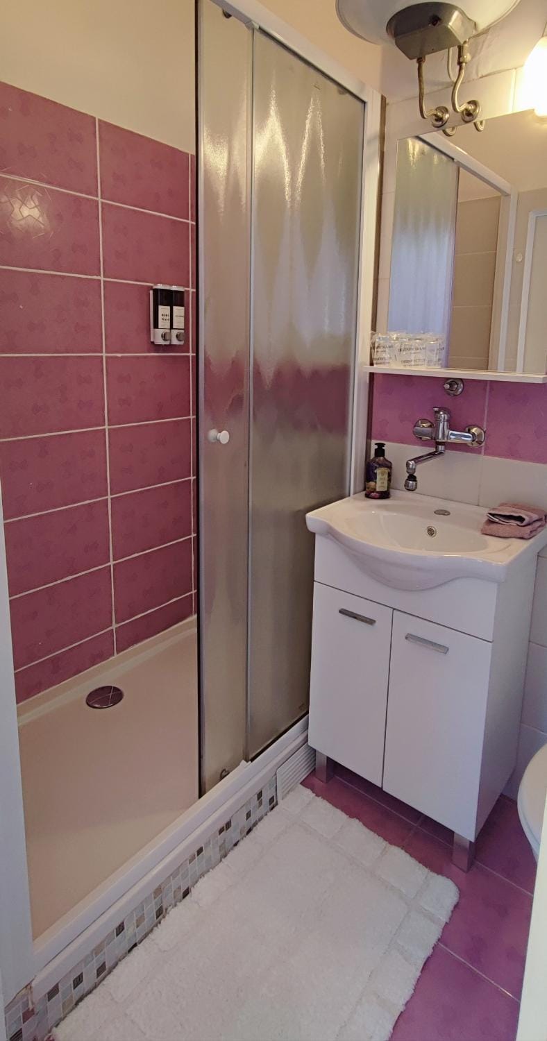 Shower, Bathroom