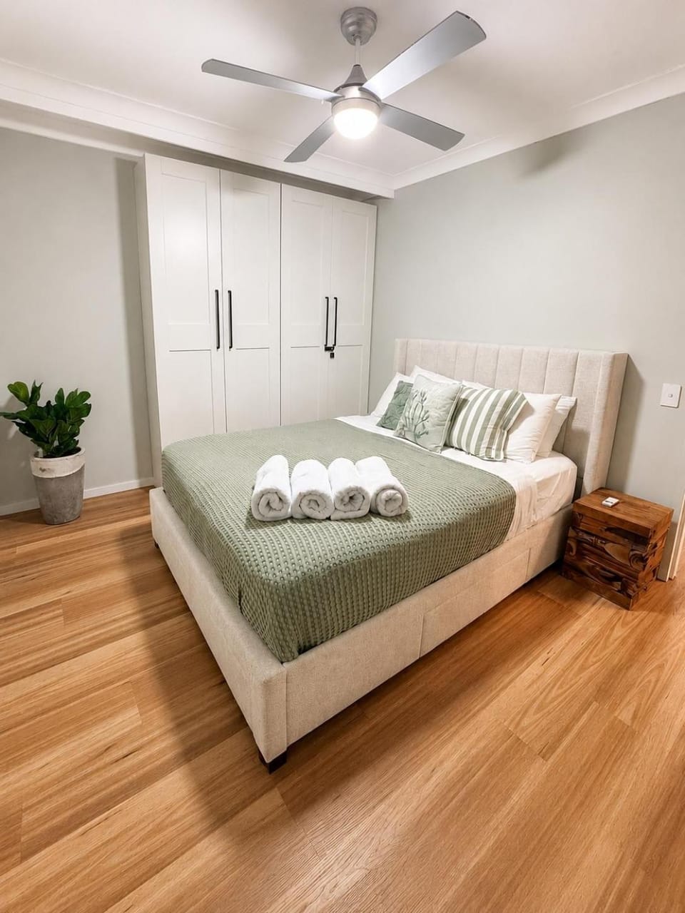 Burleigh Beach Retreat, Refurbished 1BR Apartment, 30m to Beach Apartment in Burleigh Heads