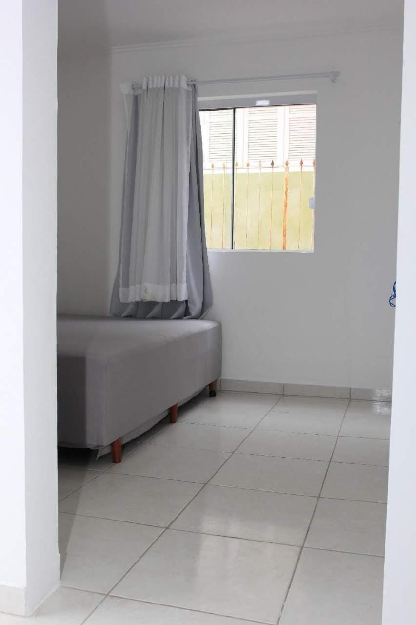 Quarto em casa com moradores Vacation rental in São José