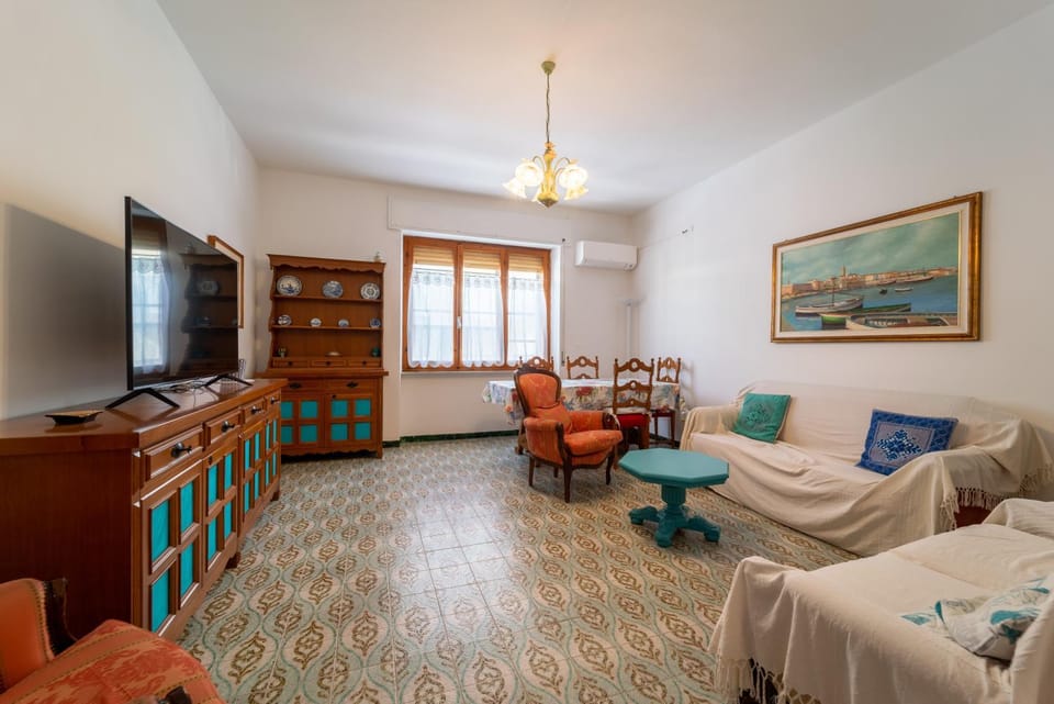 Communal lounge/ TV room, TV and multimedia, Living room, Photo of the whole room, Seating area, Evening entertainment