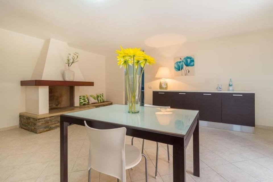 Living room, Dining area, Lunch