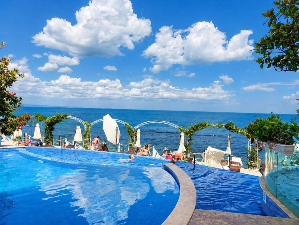 Nearby landmark, Swimming pool, Swimming pool, sunbed