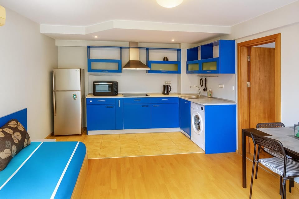 Kitchen or kitchenette, Seating area, Dining area, oven, stove, washing machine
