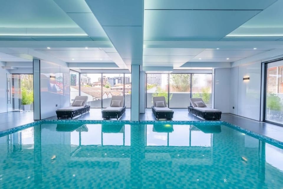 Swimming pool, Swimming pool
