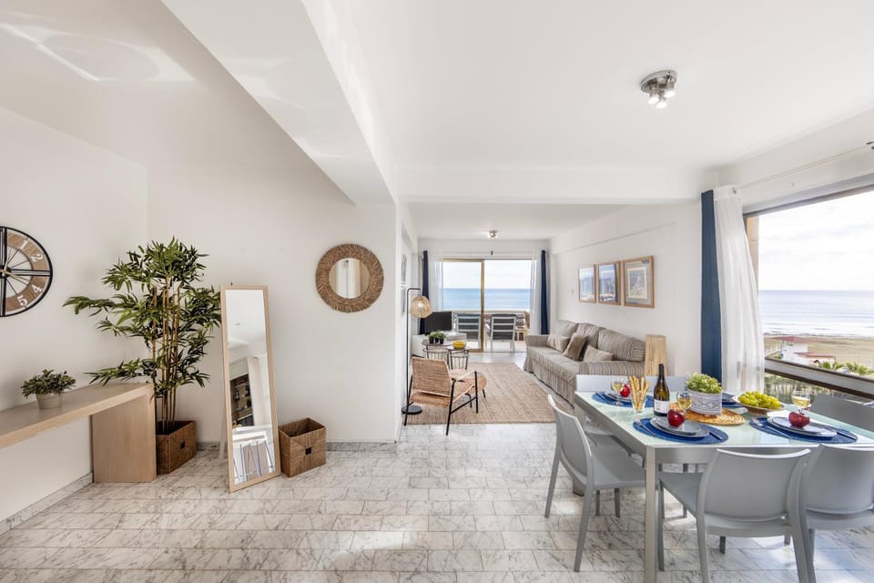 Living room, Dining area, Sea view