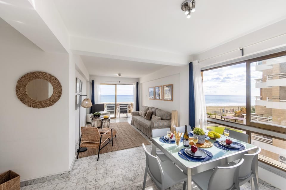View (from property/room), Seating area, Dining area