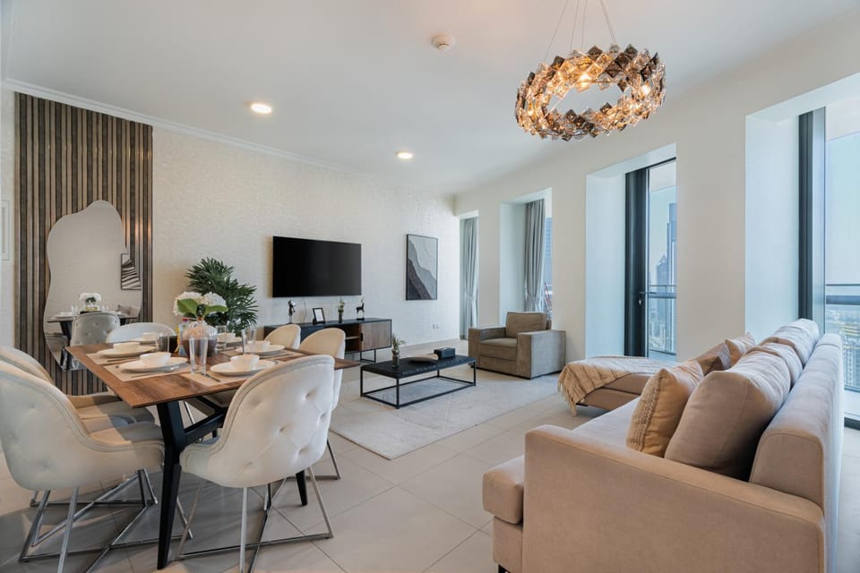 TV and multimedia, Living room, Seating area, Dining area, Evening entertainment