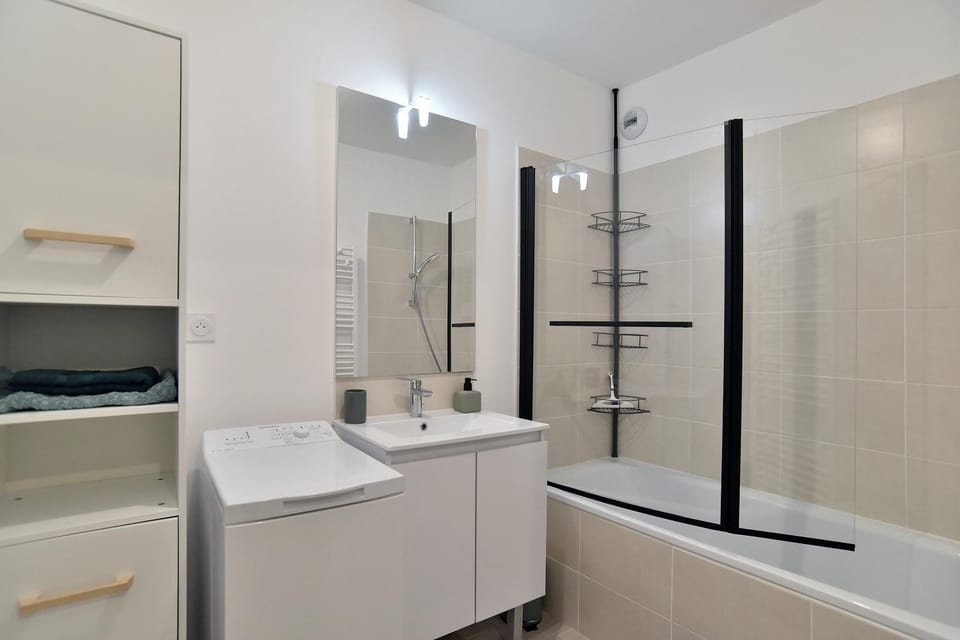 Bathroom, Bath