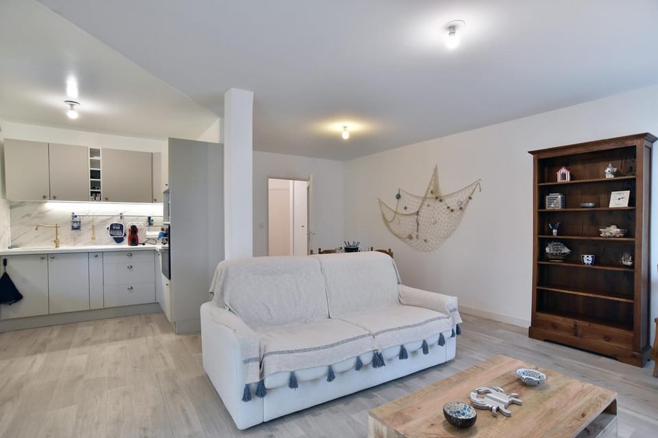 Kitchen or kitchenette, Living room