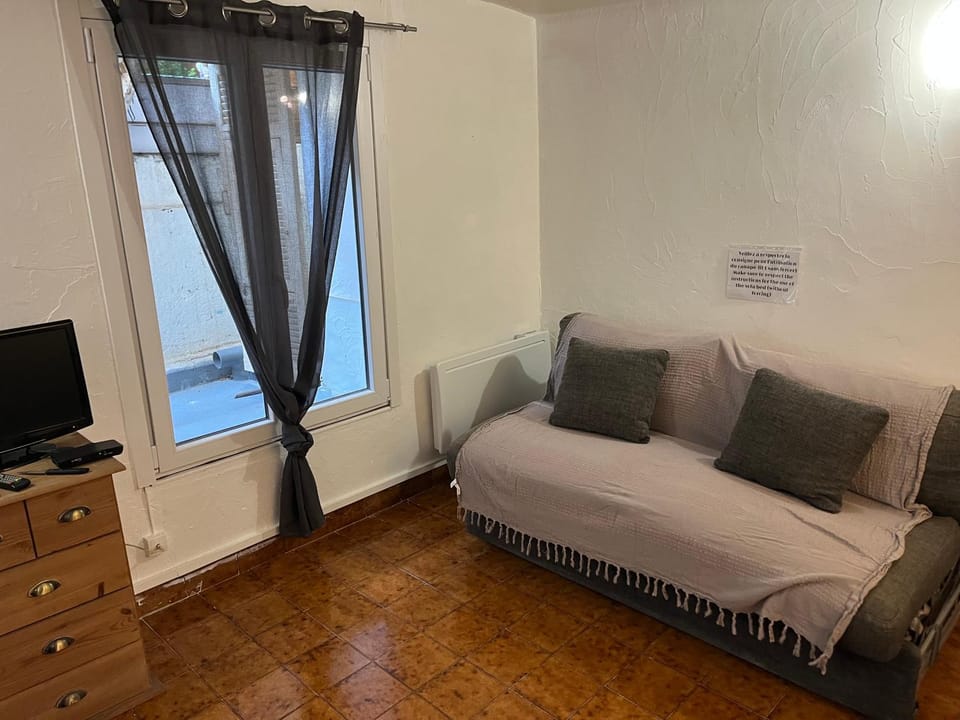 appartement entresol nice 1,2 kilomètre de la plage mer promenade Apartment in Nice