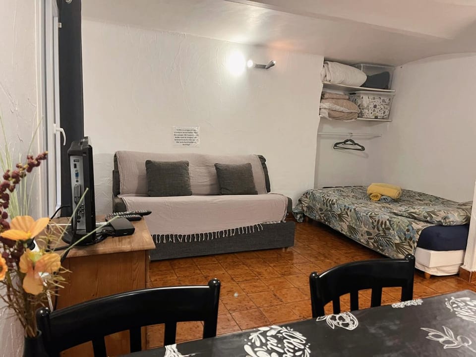 appartement entresol nice 1,2 kilomètre de la plage mer promenade Apartment in Nice