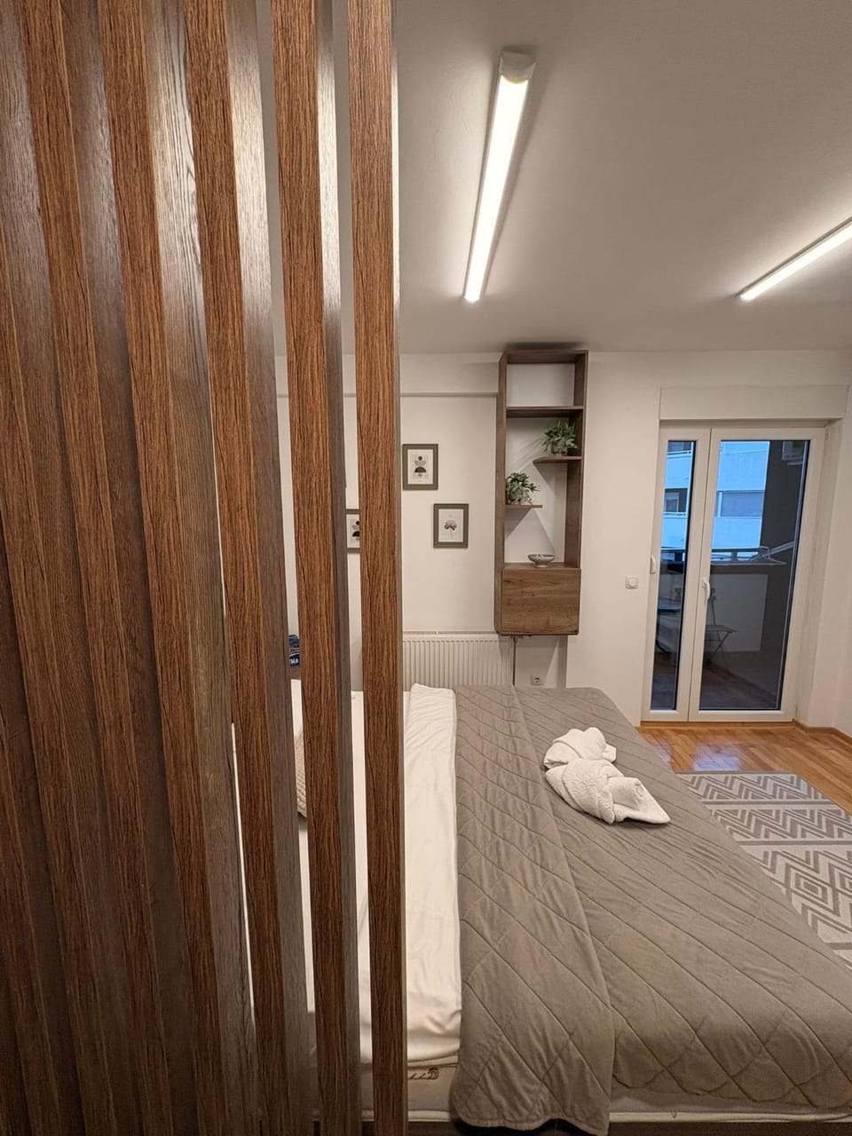 Photo of the whole room, Bedroom, towels, wardrobe
