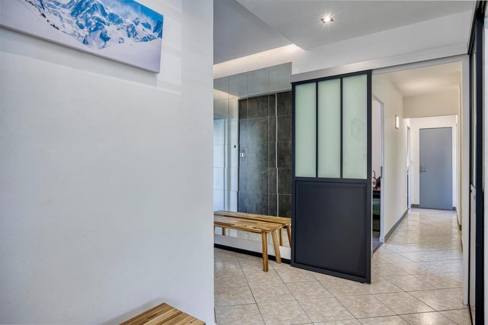 COLIVING - Montana Bedroom - Convenient & Near CERN Apartment in Canton of Geneva