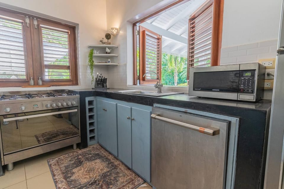 microwave, oven, kitchen