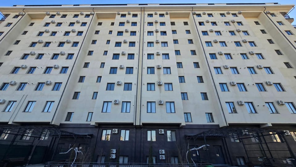 Property building, Facade/entrance, Day