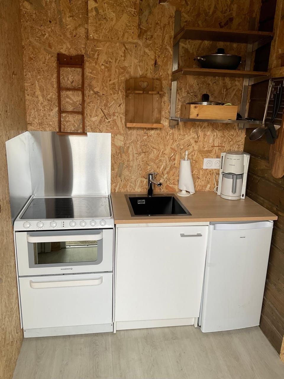 Kitchen or kitchenette, kitchen