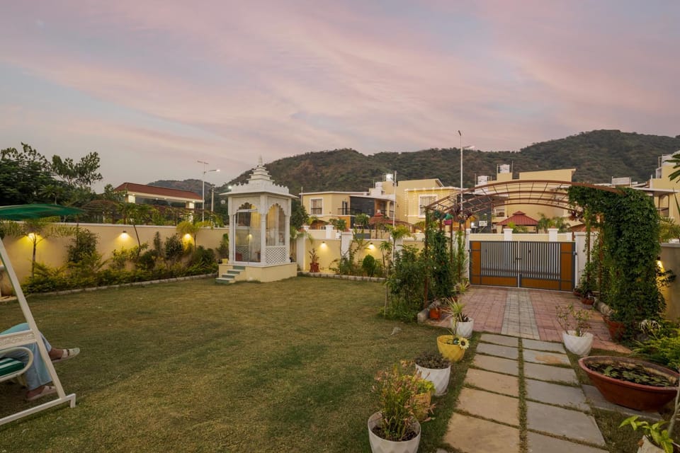 Property building, Facade/entrance, Night, Garden, Mountain view
