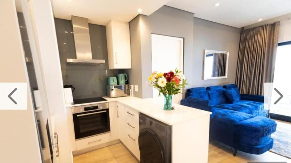 Luxury Oceans Balcony Apartments, Raddisons Tower, Umhlanga Rocks Apartment in Umhlanga
