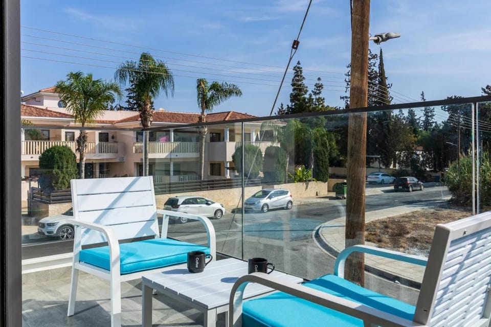 Balcony/Terrace, Seating area, Dining area, Quiet street view