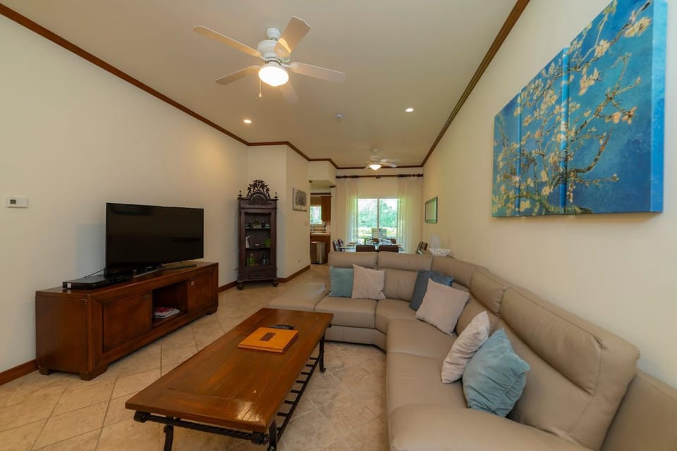 Veranda 8H 3 bedr 3 bath Apartment in Herradura