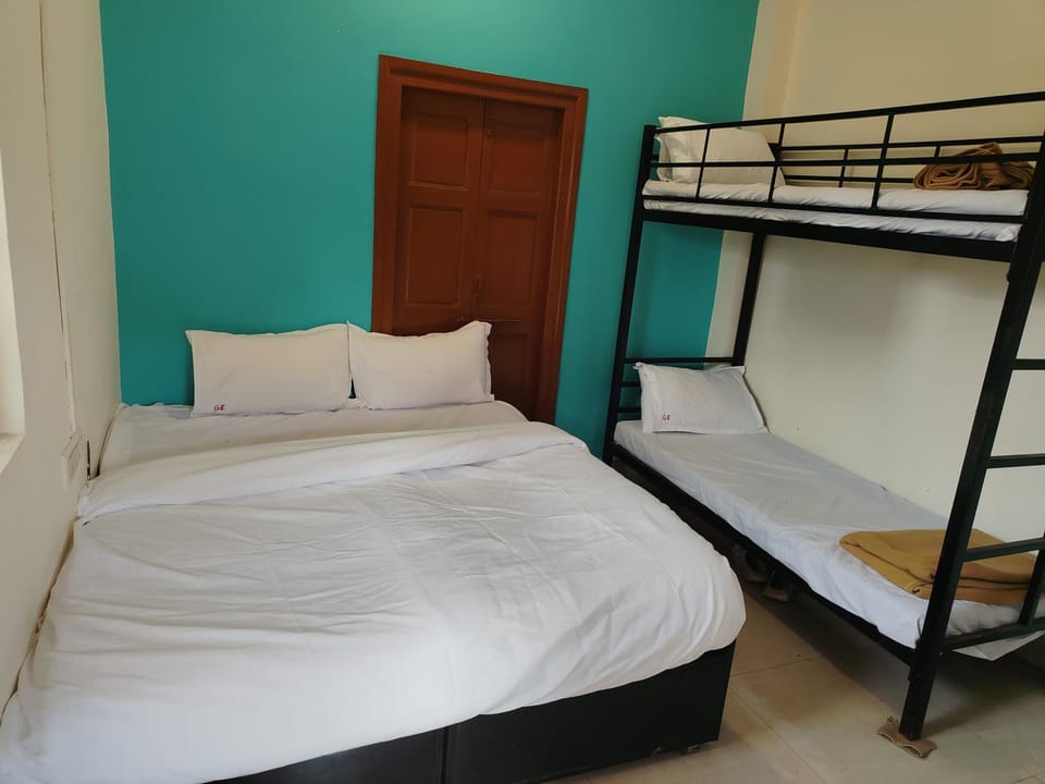 Hotel Omkar Regency AC Guest House Goregaon West Bed and Breakfast in Mumbai