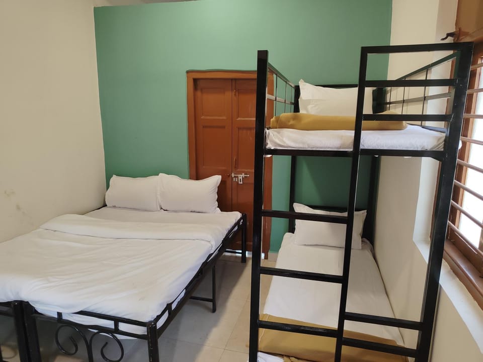 Hotel Omkar Regency AC Guest House Goregaon West Bed and Breakfast in Mumbai