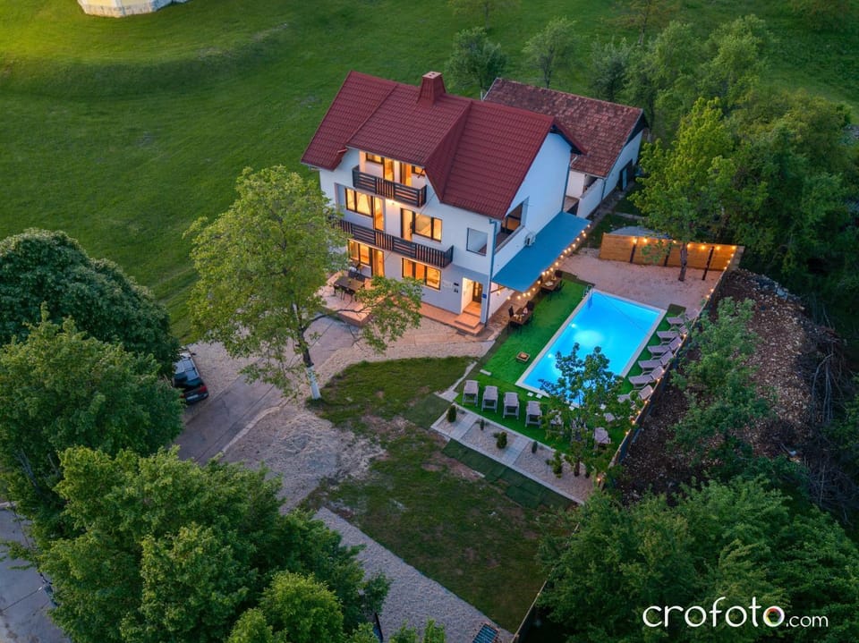 Property building, Day