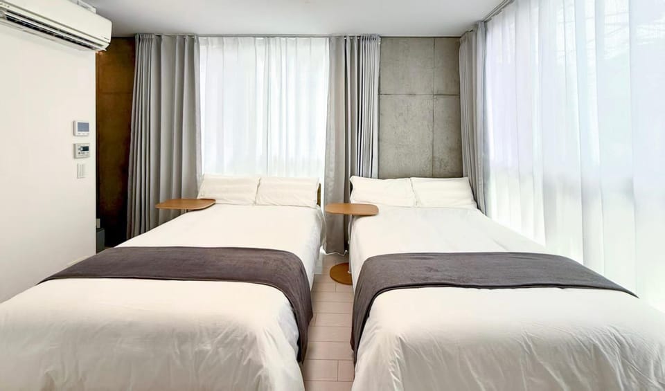 Bed, Photo of the whole room, Bedroom, air conditioner