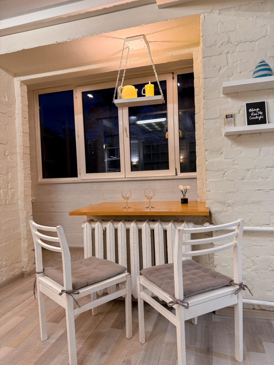 Property building, Decorative detail, Dining area, air conditioner