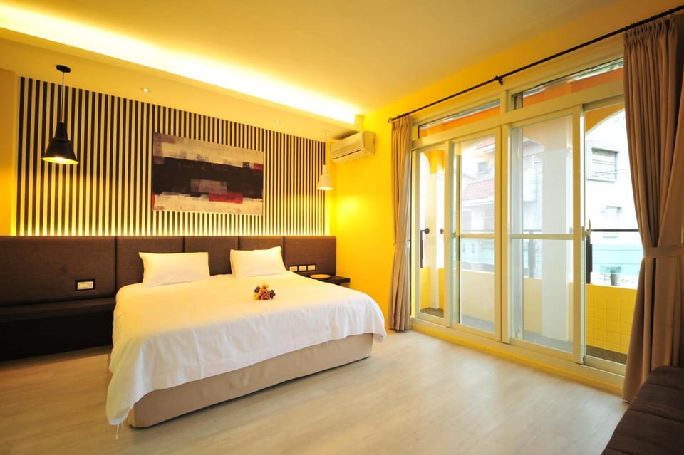 Photo of the whole room, bunk bed