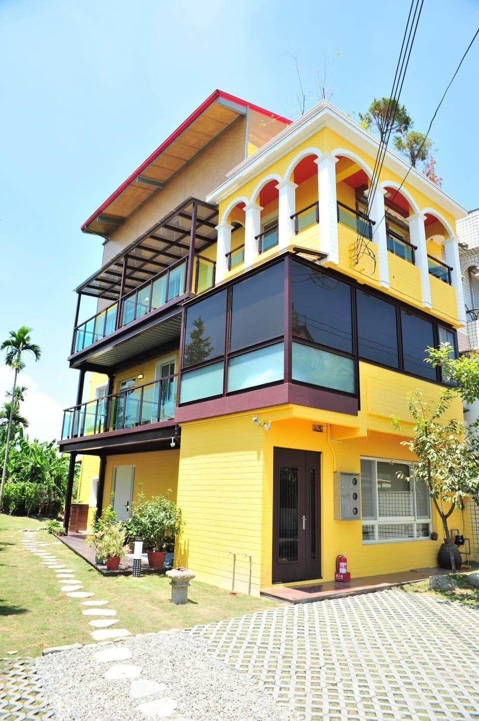 Facade/entrance